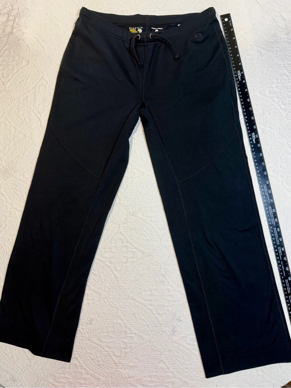 Mountain Hardwear Black Athletic Joggers Women’s  Medium, Back Pockets Stretch